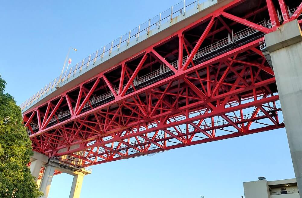 若松区にある若松恵比須神社の上を通る若戸大橋