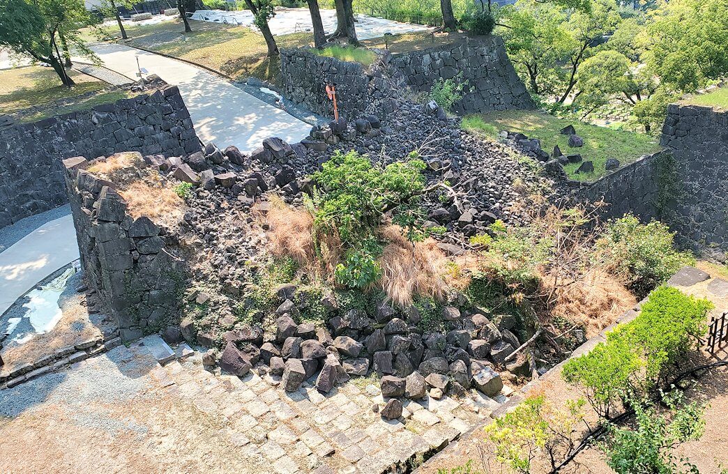 熊本城本丸入口の崩れ落ちた通路