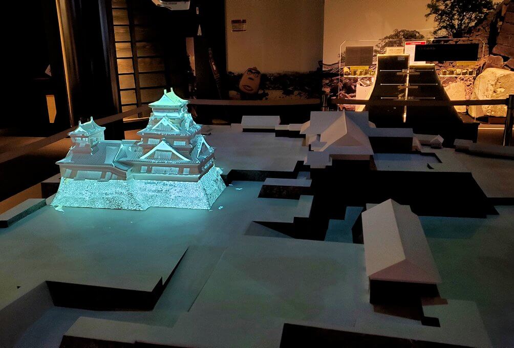 熊本城敷地のわくわく座内に置かれていた、熊本城の説明模型群