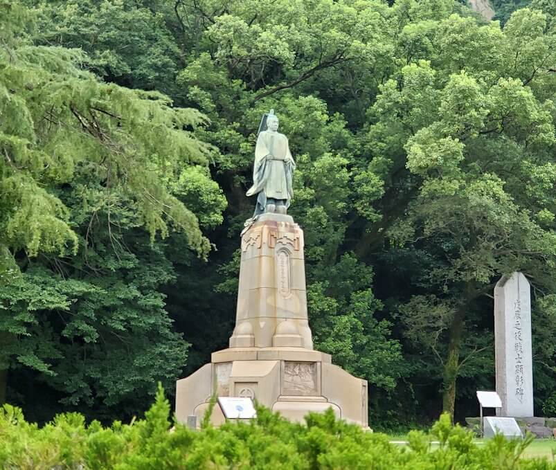 鹿児島市内の照国神社内にある島津斉彬公の銅像