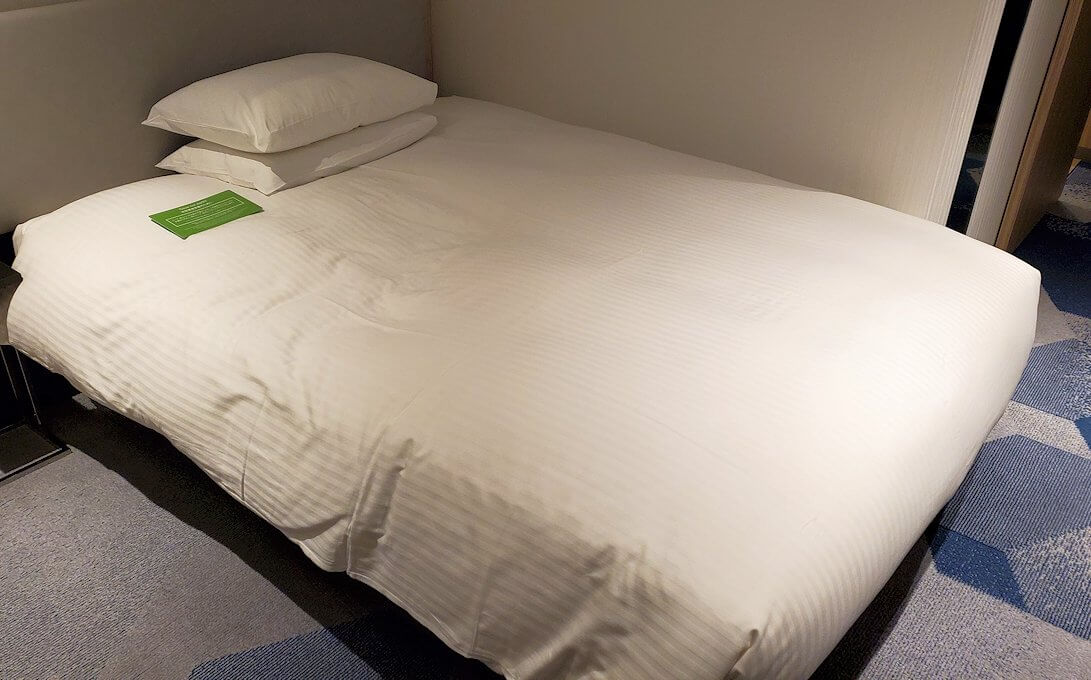 「JR東日本ホテルメッツ札幌」のシングルルームのベッド