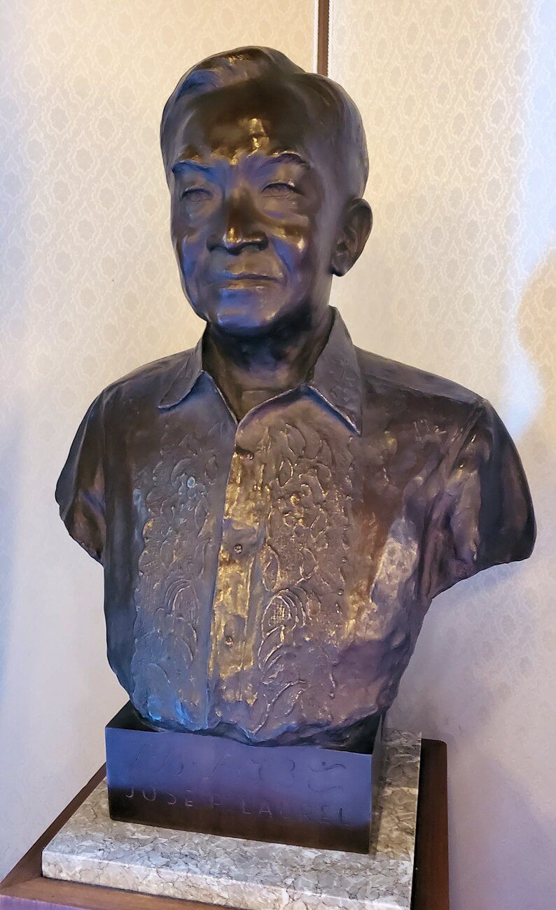 奈良ホテル内にある、フィリピン大統領の胸像