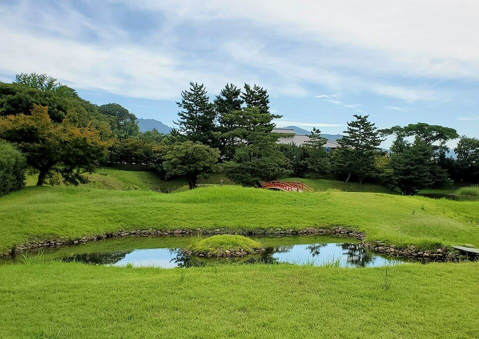 奈良ホテルで入手した、名勝「旧大乗院庭園」に入る