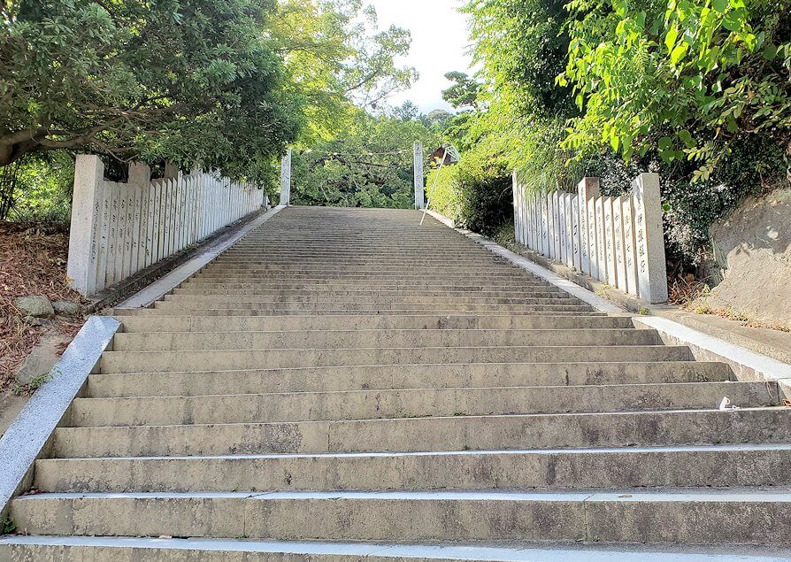 松山城本丸へと続く道へ繋がる階段
