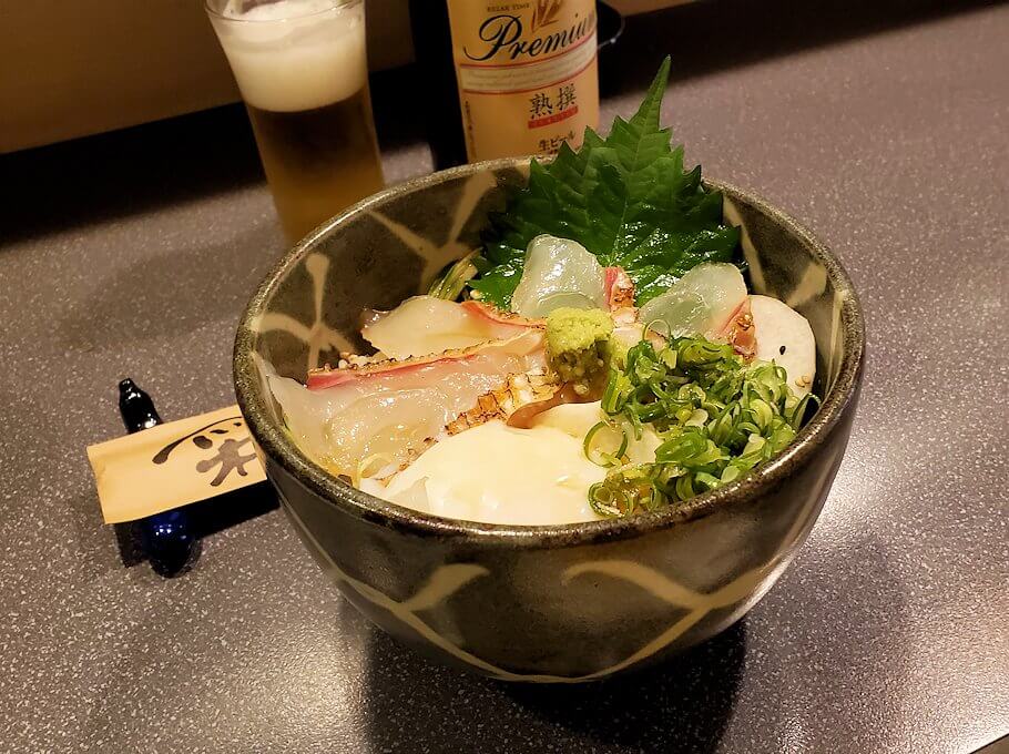 松山城ロープウェイ乗り場近くにあった、寿司屋「彩」で注文した炙り鯛丼