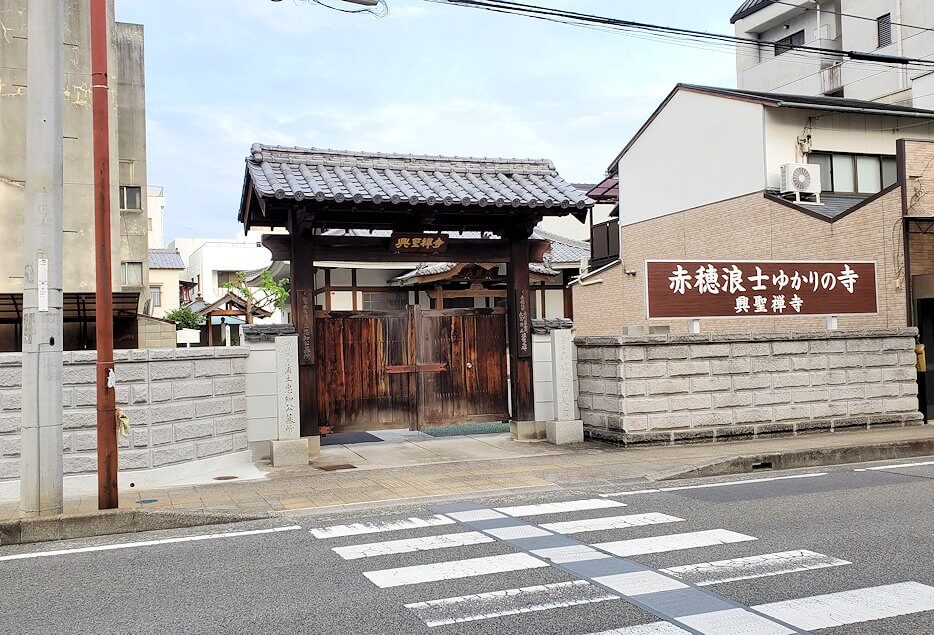 松山市内にある「子規堂」近くの寺