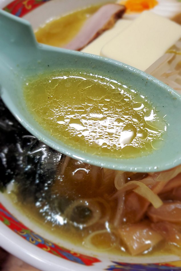 青森市内　味の札幌：浅利　味噌カレー牛乳ラーメン　スープ