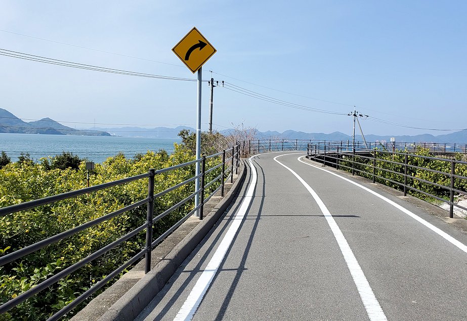 瀬戸内海　生口島　しまなみ海道サイクリング　多々羅大橋　入口　通路