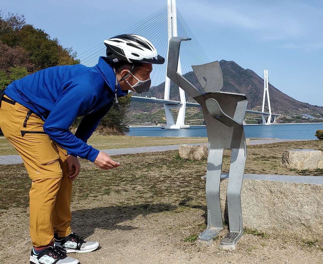 大三島　サイクリストの聖地碑　サイクルスタンド　多々羅大橋　眺める