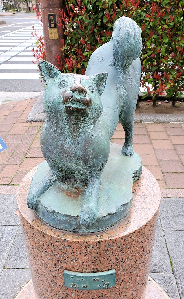 岡山　桃太郎大通り　橋　欄干　犬　銅像