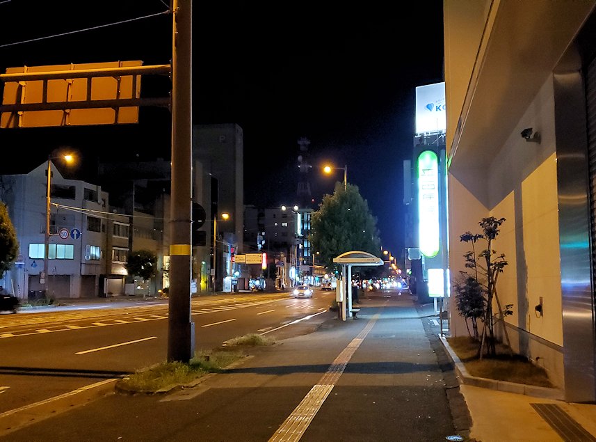 「オリエントホテル高知」近く　道路　夜