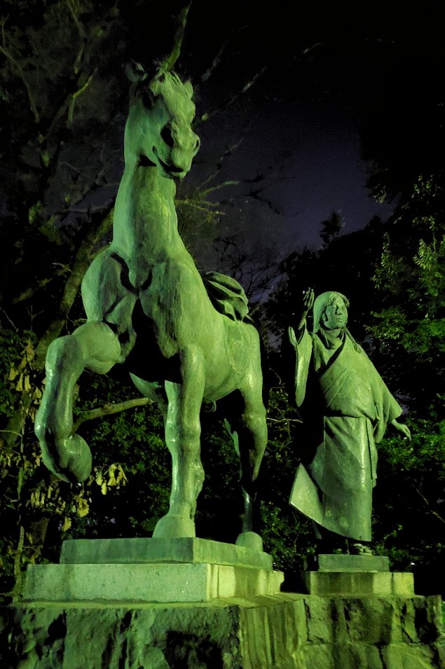高知城　山内一豊の妻　銅像