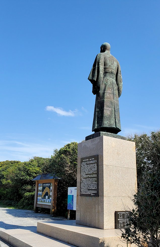土佐清水市　足摺岬に立つジョン万次郎の銅像