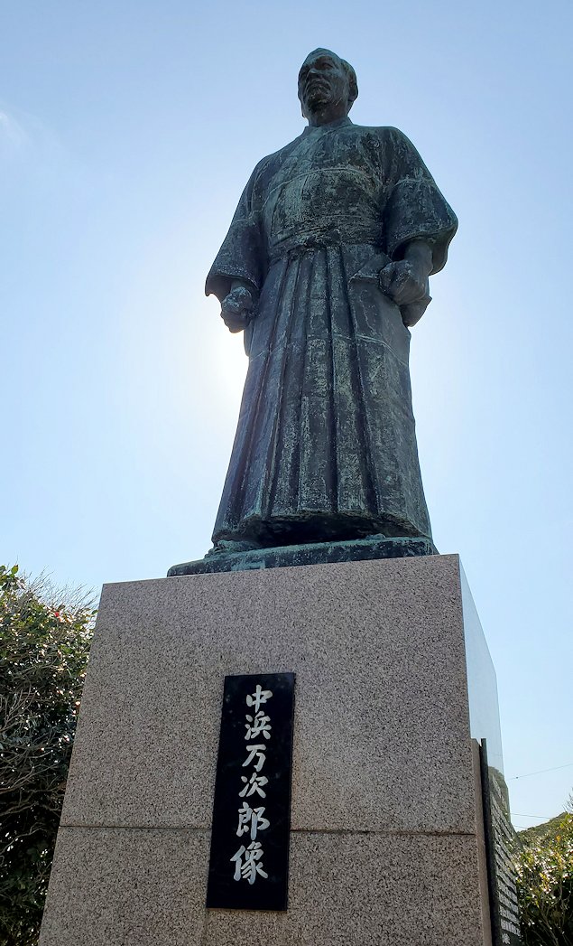 土佐清水市　足摺岬に立つジョン万次郎の銅像　正面写真