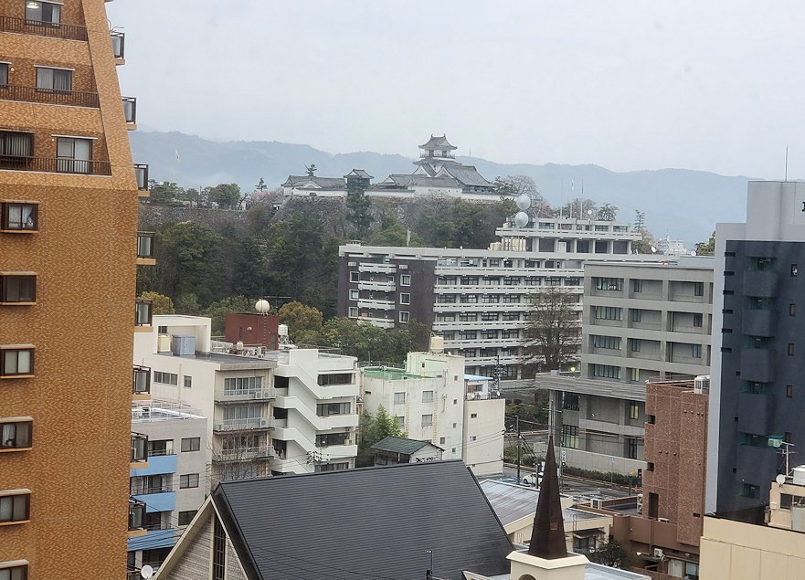高知市内　オリエントホテル高知　窓からの景色　高知城見える