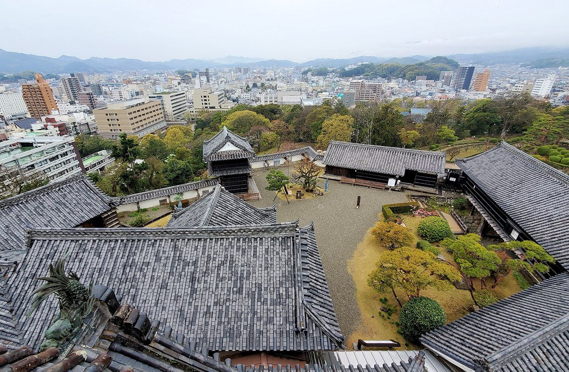 高知城　天守閣　最上階　漆塗りの高欄から眺める景色12