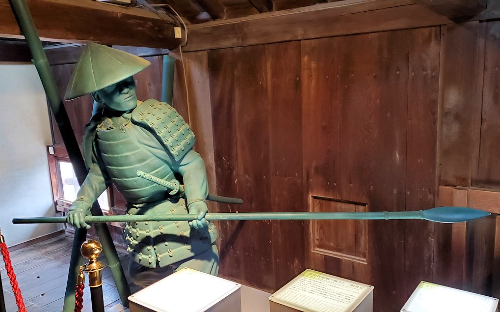 高知城　東多門櫓　内観　兵士の像