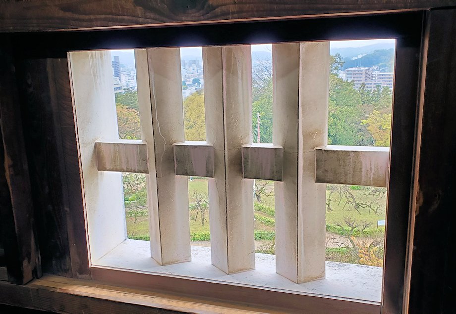 高知城　廊下門の格子窓
