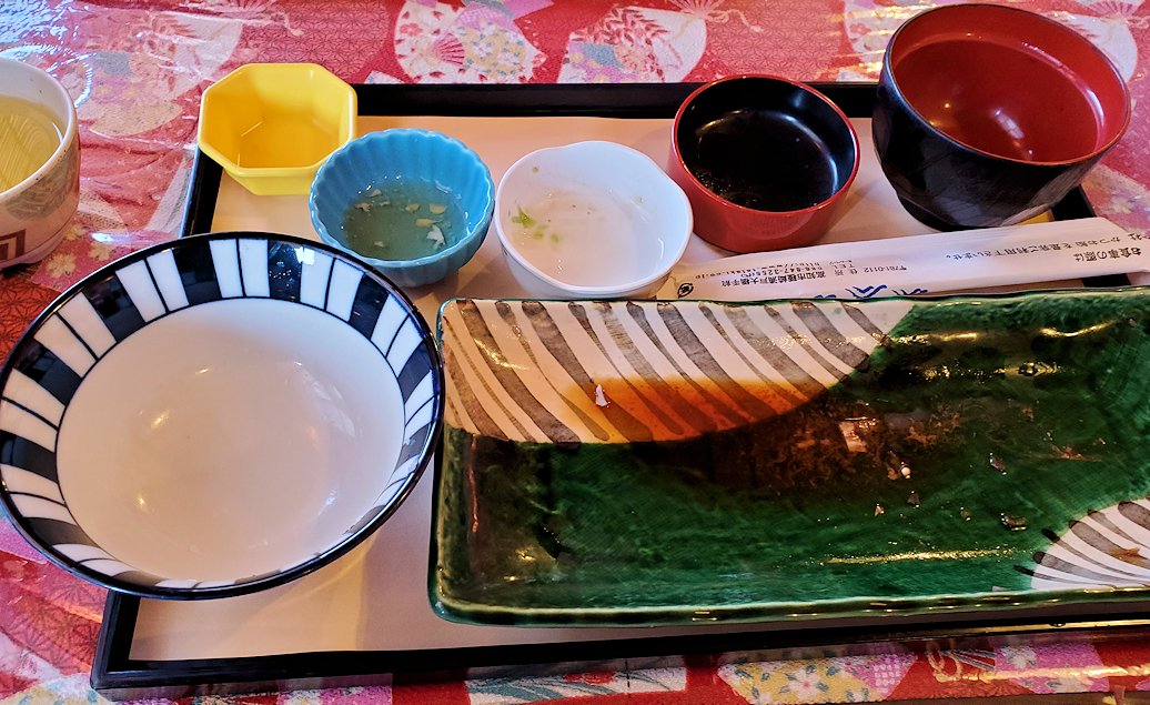 高知県　かつお船ドライブイン　くじらのいっぷく　カツオのタタキ定食　完食