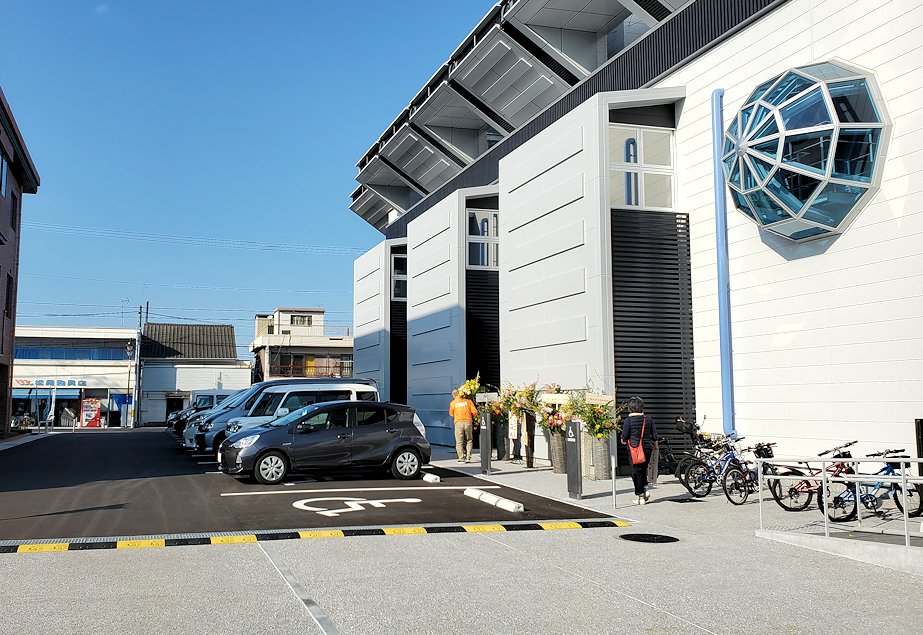 高知県南国市　海洋堂SpaceFactoryなんこく　外観　駐車場