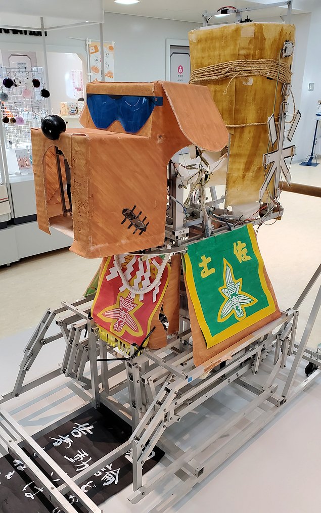 高知県南国市　海洋堂SpaceFactoryなんこく　2階ラボ　土佐犬ロボット