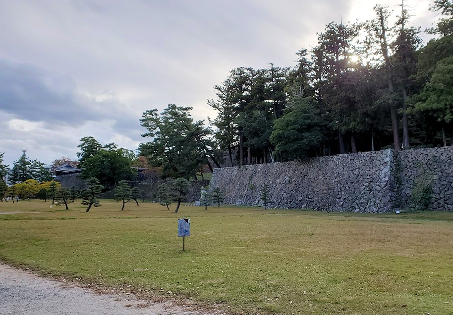 島根県松江市　松江城　二ノ丸下の段を眺める