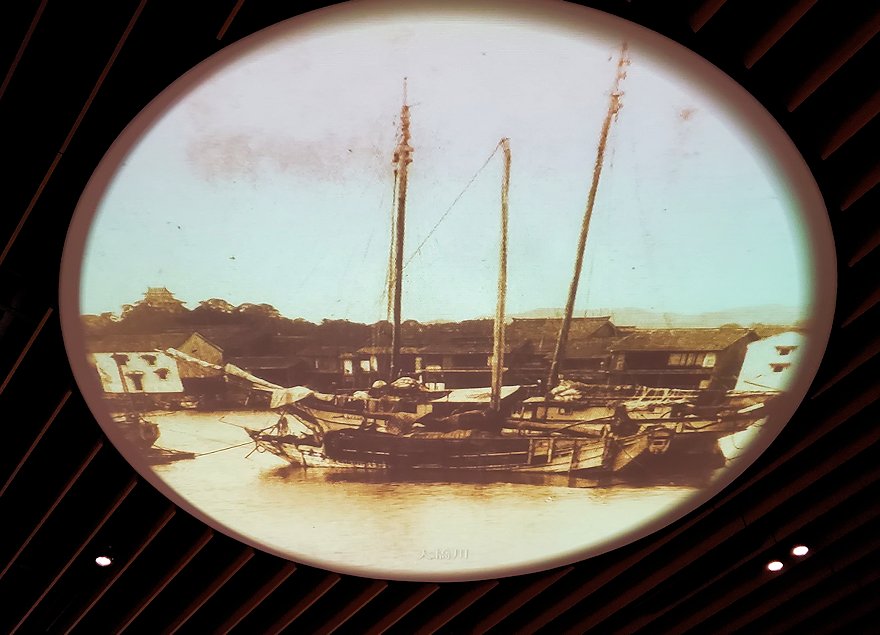 島根県松江市　松江歴史館 　江戸時代の歳時記コーナー　天井に映し出されていた港