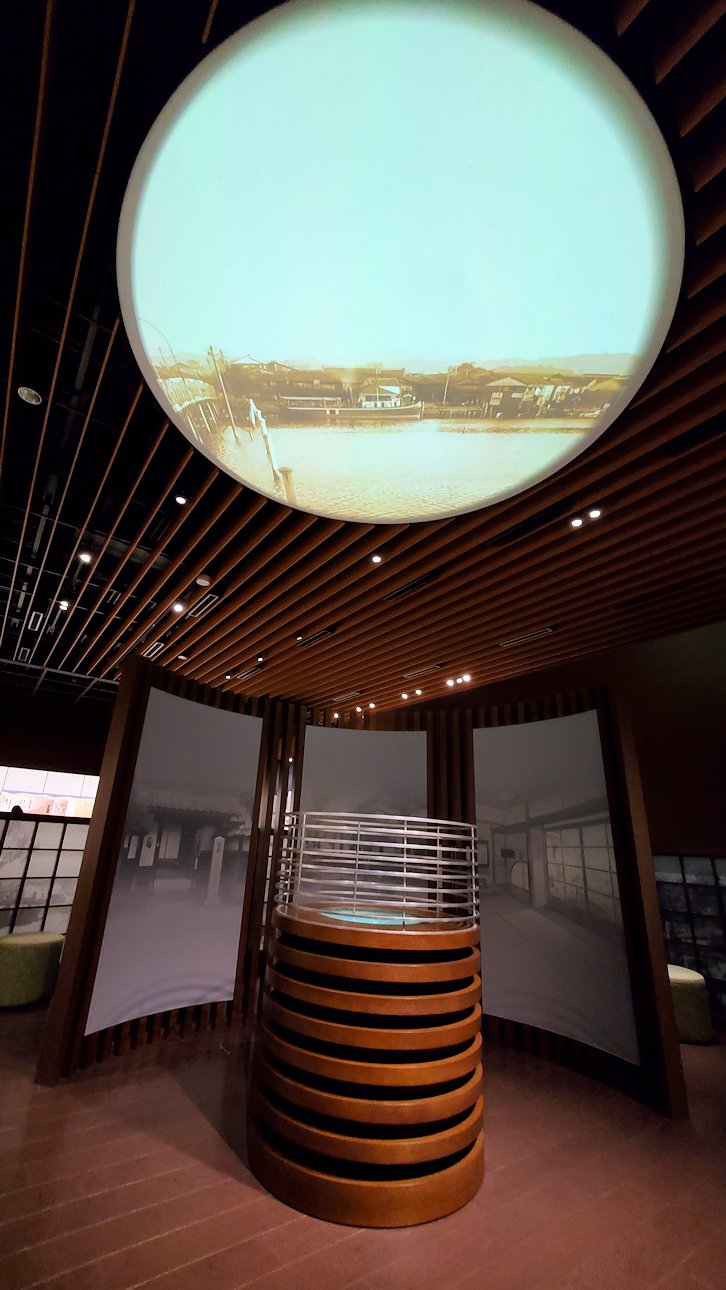 島根県松江市　松江歴史館 　江戸時代の歳時記コーナー　天井に映し出されていた橋　のコーナー2