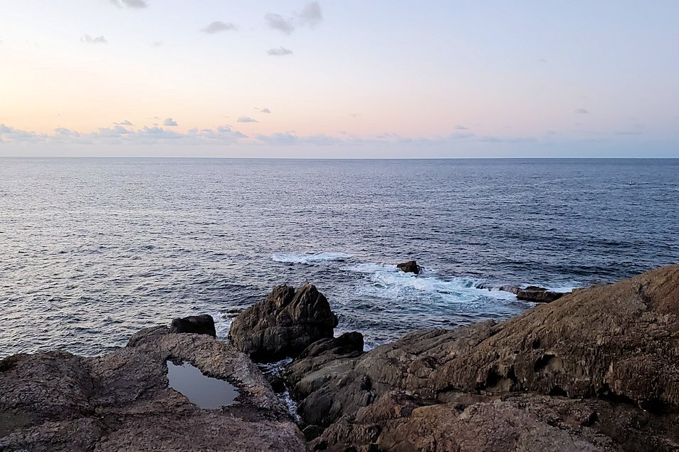 島根県　御碕灯台　黄昏時　日本海の景色