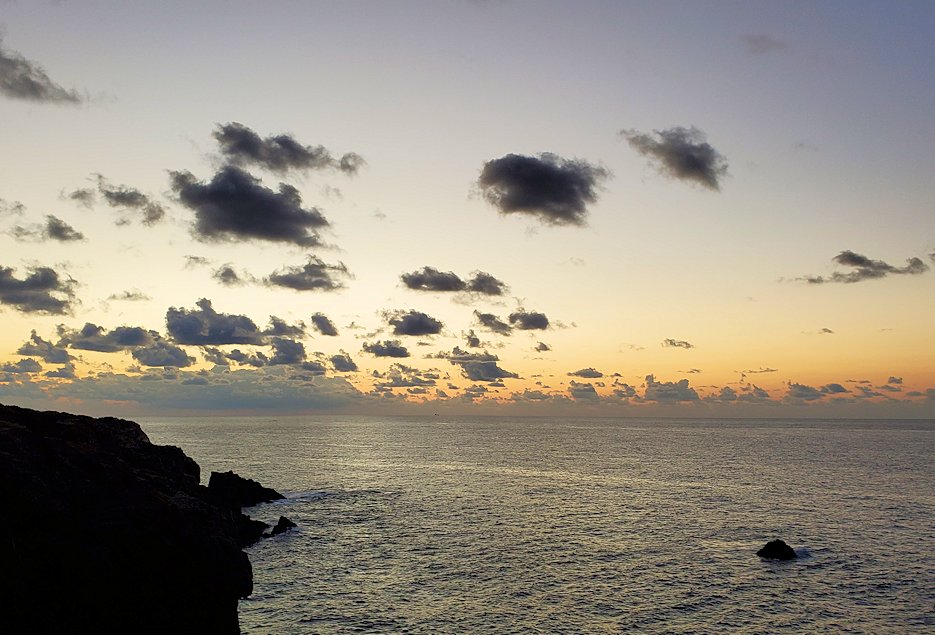 島根県　御碕灯台　黄昏時の日本海の景色