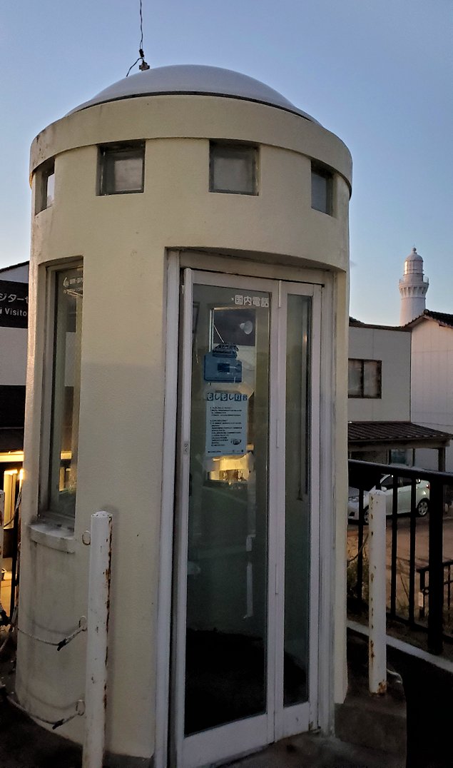 島根県　御碕灯台の形をした公衆電話ボックス