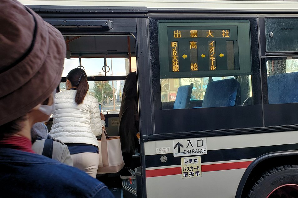 島根県　JR出雲駅　バスに乗る