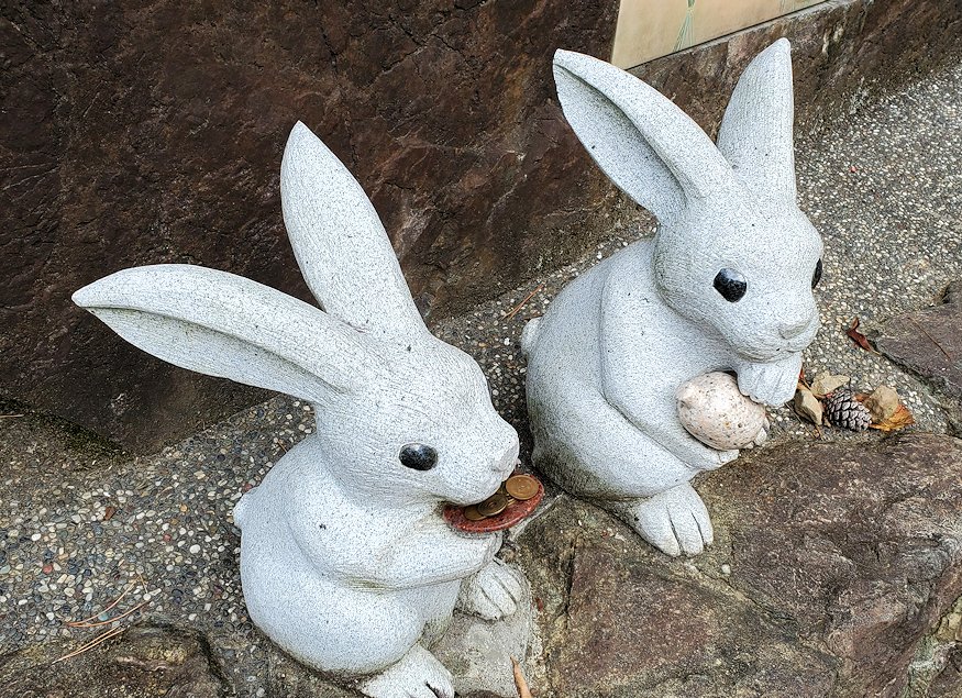 島根県　出雲大社　境内　可愛いウサギの像4