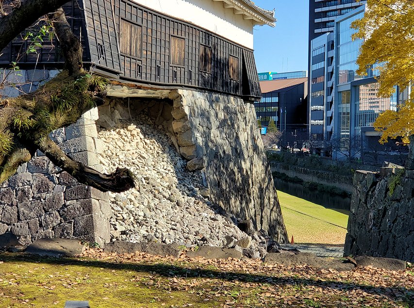 熊本県　熊本城　馬具櫓　崩壊