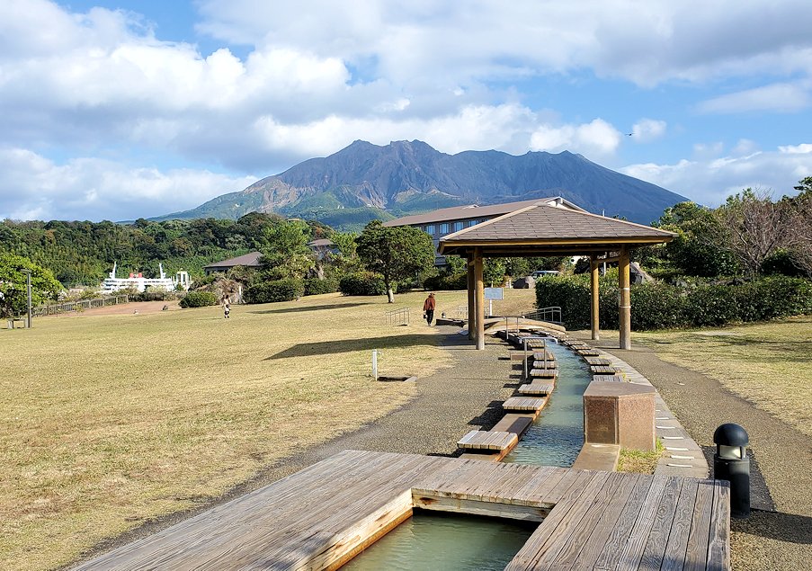 鹿児島 　桜島溶岩なぎさ公園　足湯コーナーからの眺め2