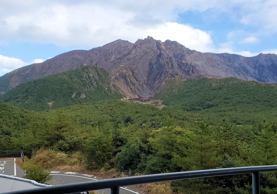 桜島 湯之平展望台　山頂の景色を眺める