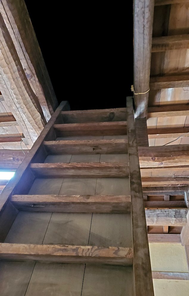 彦根城　天秤櫓内部　階段2階