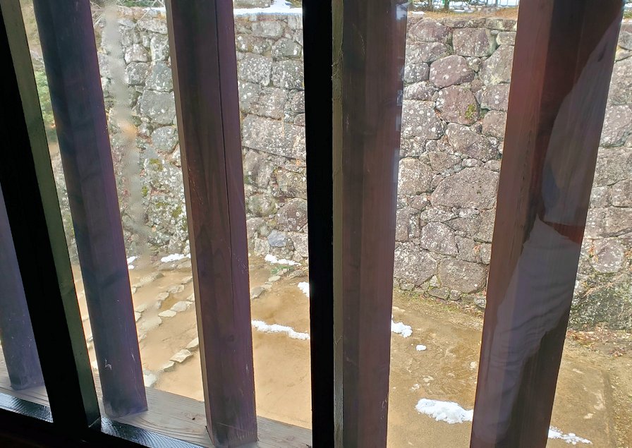彦根城　本丸　太鼓門櫓　内部　窓からの景色