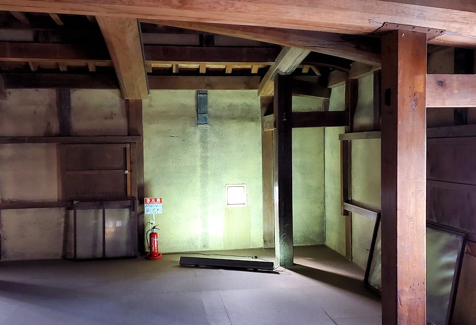 彦根城　本丸　西の丸三重櫓　1階部分　奥へ進む