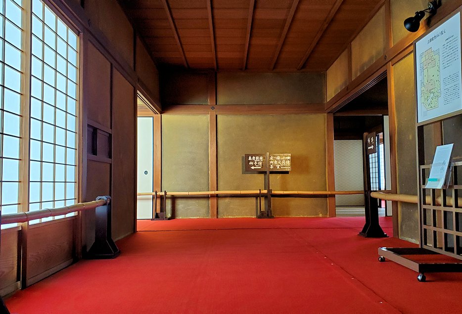 彦根城博物館 　奥の木造棟　通路