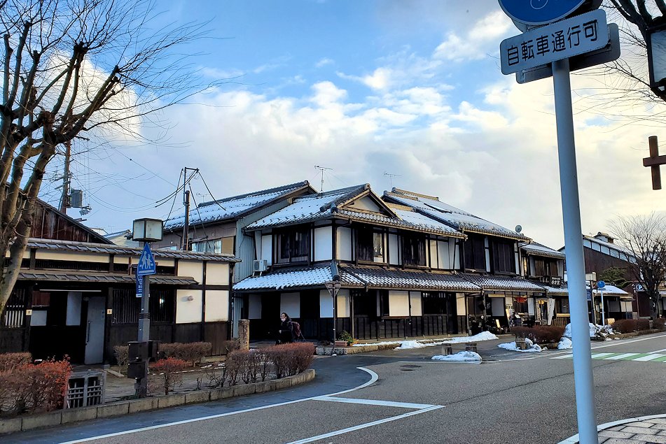 彦根城　二ノ丸跡　京橋　キャッスルロードを進む　観光客向けのお店2