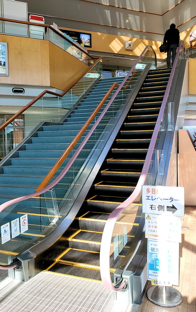 松本空港　エスカレーター