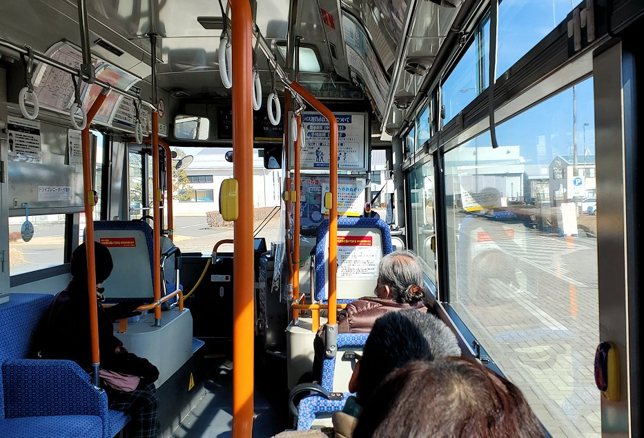 松本空港　松本市内へ向かう路線バスの車内