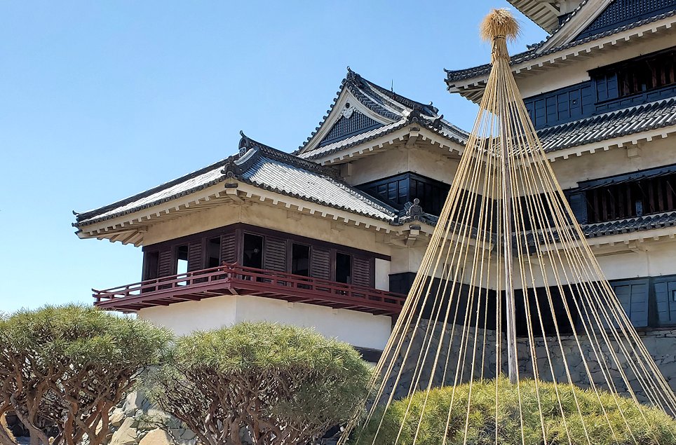 松本城　本丸内　月見櫓を見上げる