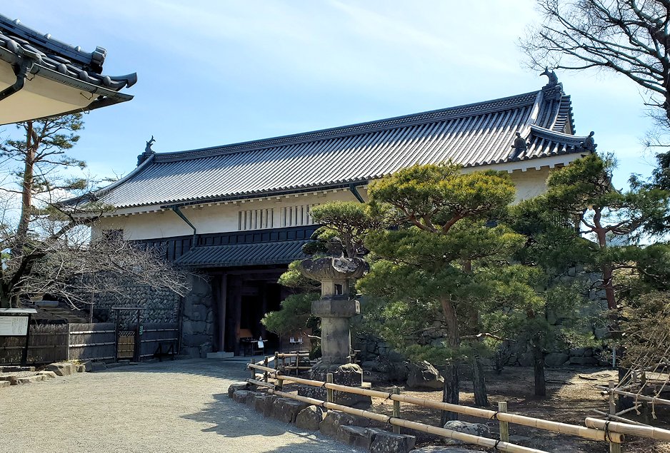 松本城　本丸側から見た黒門
