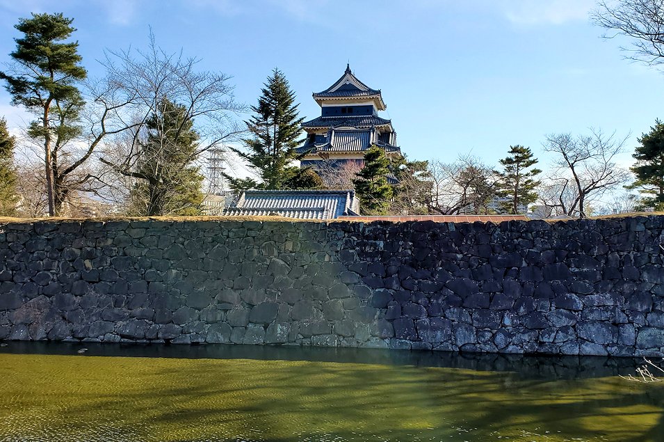 松本市　松本神社　から眺める松本城