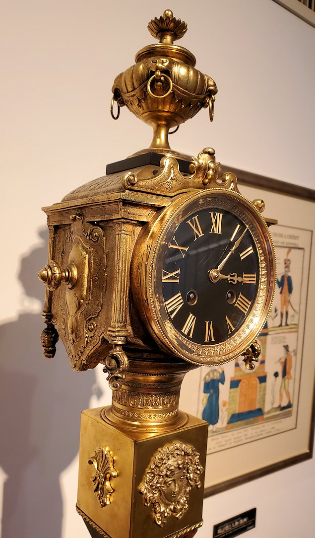 松本市　松本市時計博物館　床置き時計