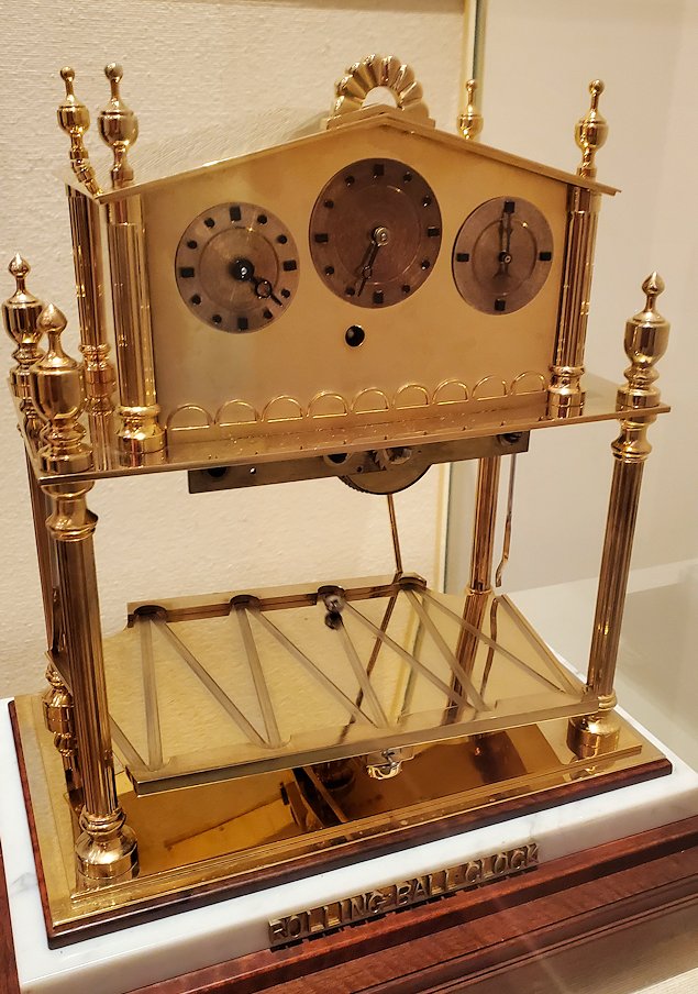 松本市　松本市時計博物館　本田親蔵が製作した「ローリングボールクロック」2