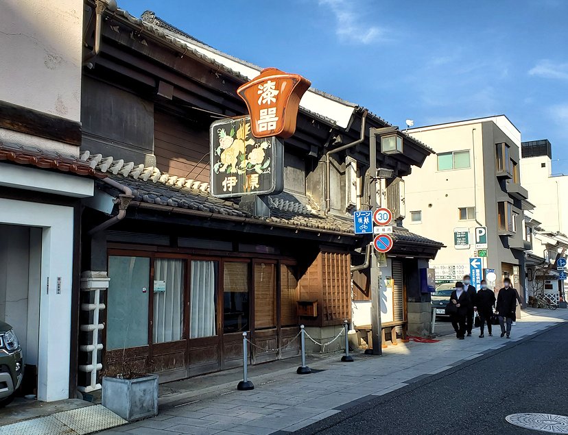 松本市　中町通り　立ち並ぶ建物