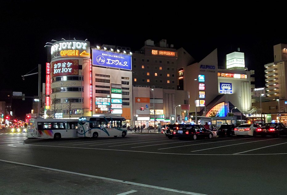 松本市　夜　駅前の景観